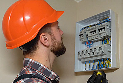 Projeto de instalações elétricas com quadro de distribuição e circuitos