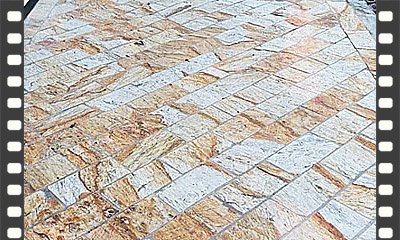 Piso revestido com pedra miracema amarela