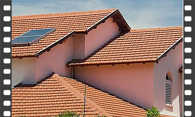 Telhado com telhas cerâmicas tipo Francesa, tradicional em construções antigas no Brasil