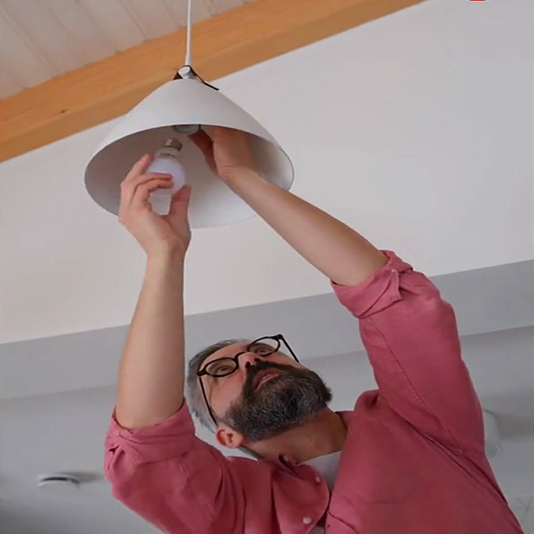 É fácil trocar uma lâmpada?